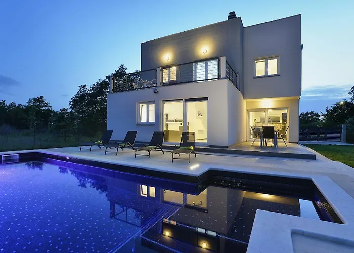 Dvori Vikendica Marcana